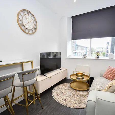 Modern & Compact 1 Bedroom In Apartment