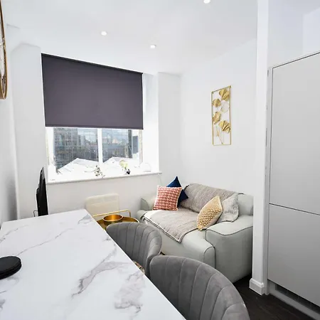 Apartment Modern & Compact 1 Bedroom In *