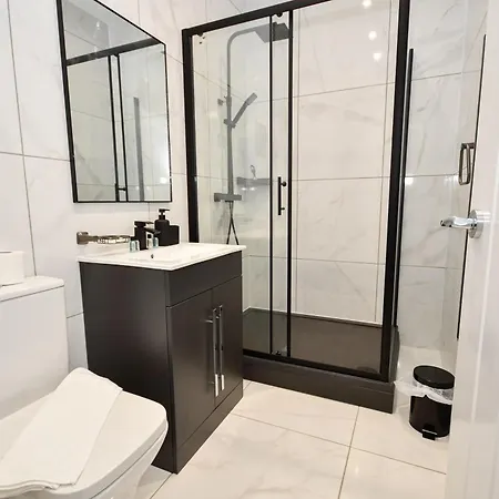 Modern & Compact 1 Bedroom In *