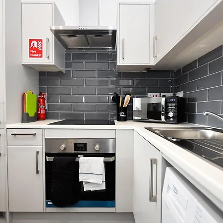 Modern & Compact 1 Bedroom In *